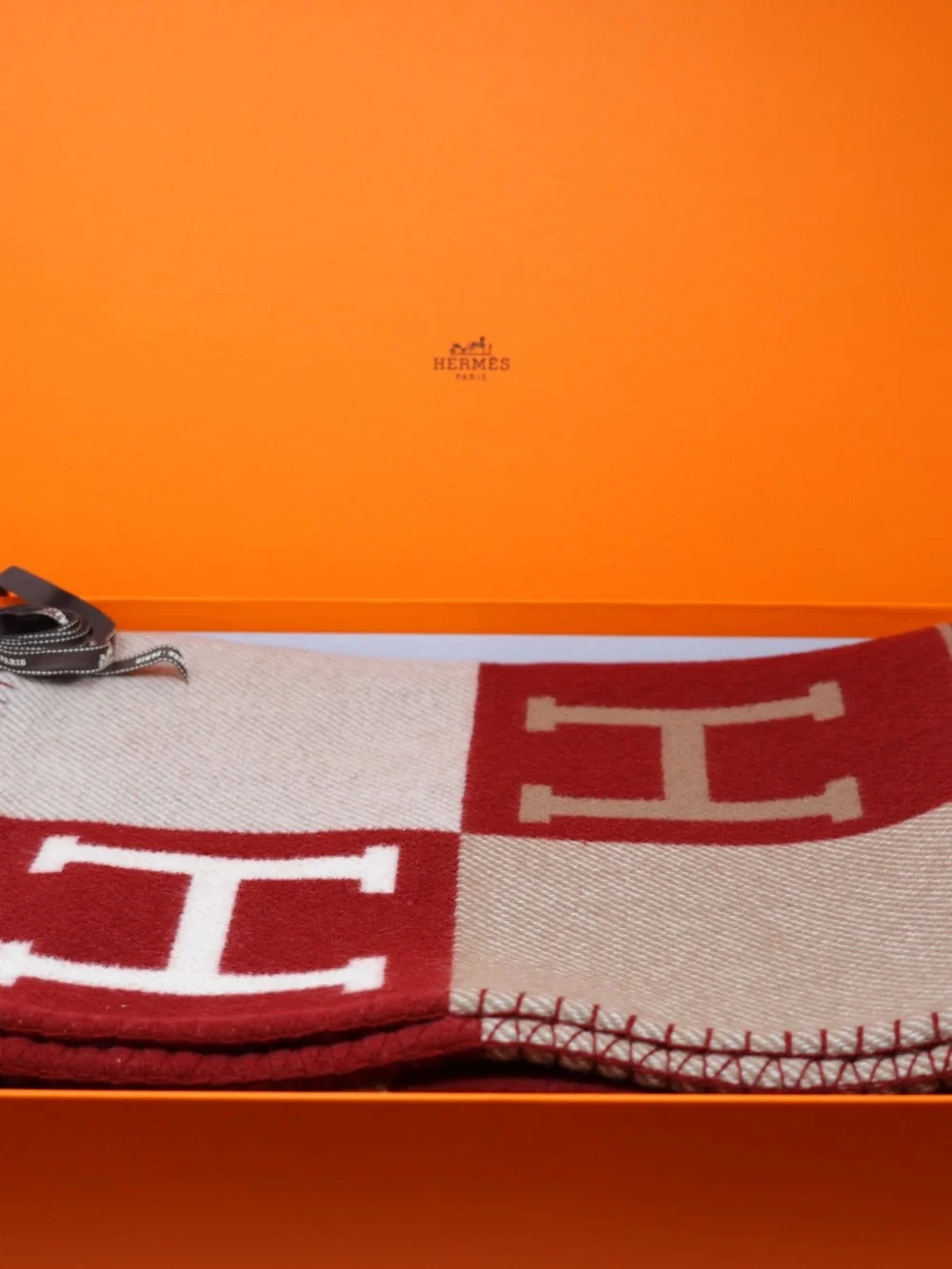 Hermes Avalon III Throw Blanket & Pillow Set ECRU/Rouge H